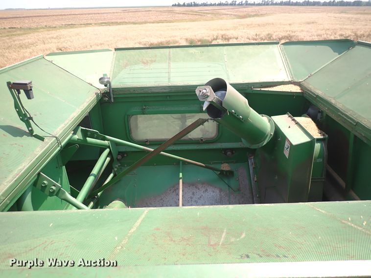 image for item DN1897 1991 John Deere 9500  combine