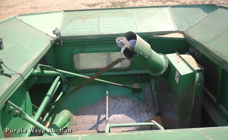 image for item DN1897 1991 John Deere 9500  combine
