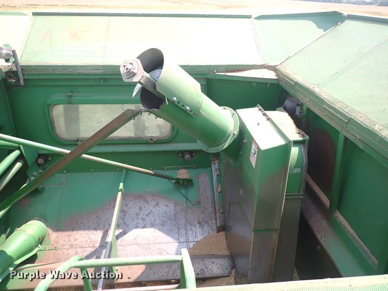 image for item DN1897 1991 John Deere 9500  combine