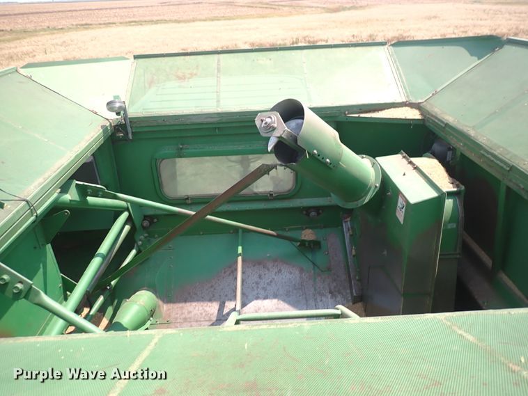 image for item DN1897 1991 John Deere 9500  combine