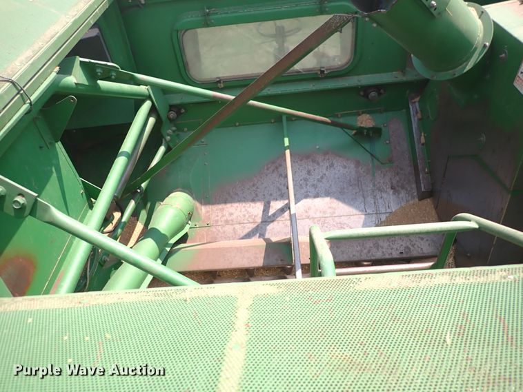 image for item DN1897 1991 John Deere 9500  combine