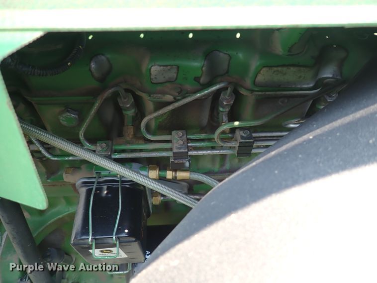 image for item DN1897 1991 John Deere 9500  combine