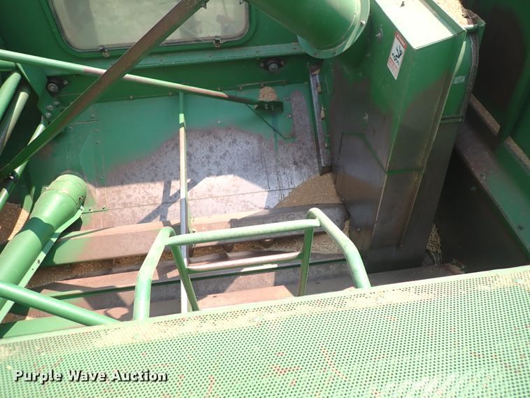 image for item DN1897 1991 John Deere 9500  combine