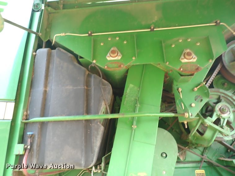 image for item DN1897 1991 John Deere 9500  combine