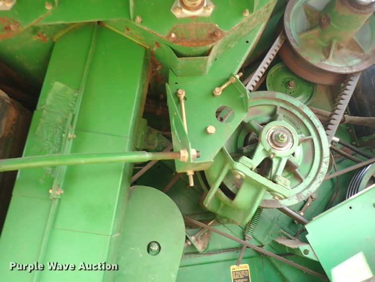 image for item DN1897 1991 John Deere 9500  combine