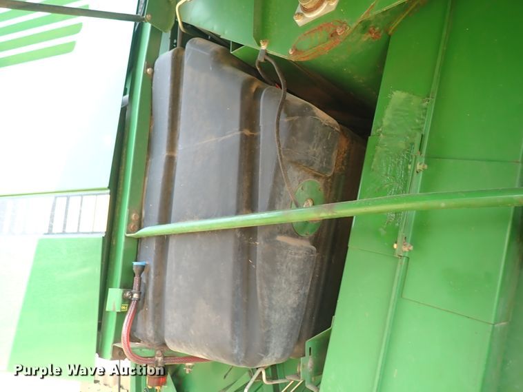 image for item DN1897 1991 John Deere 9500  combine