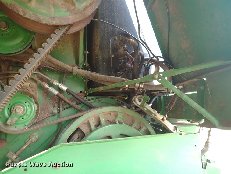 image for item DN1897 1991 John Deere 9500  combine