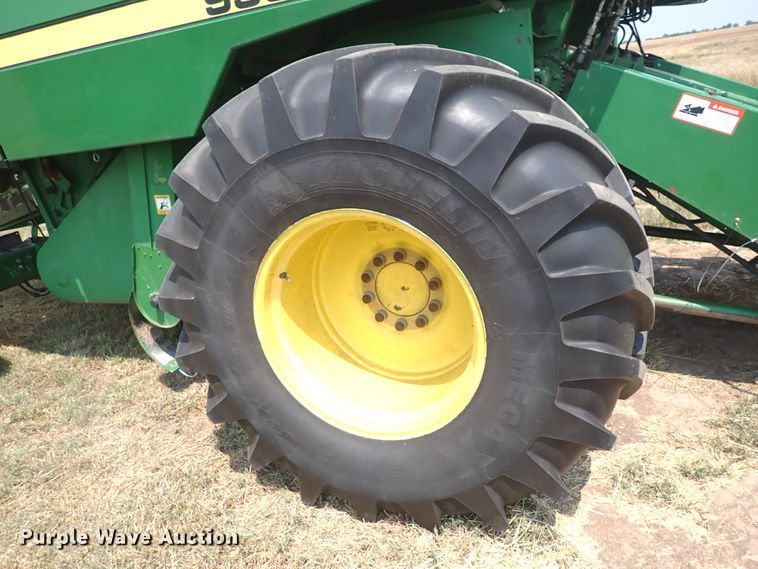 image for item DN1897 1991 John Deere 9500  combine
