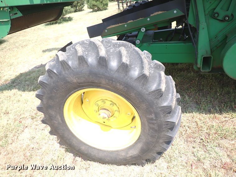 image for item DN1897 1991 John Deere 9500  combine