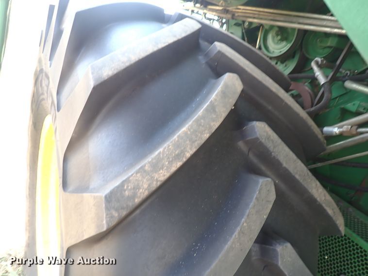 image for item DN1897 1991 John Deere 9500  combine