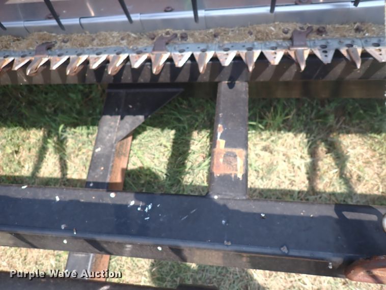 image for item DN1898 2004 John Deere 625F  HydraFlex flex head