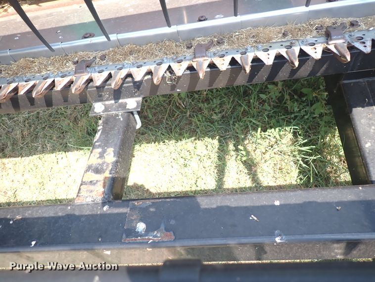 image for item DN1898 2004 John Deere 625F  HydraFlex flex head