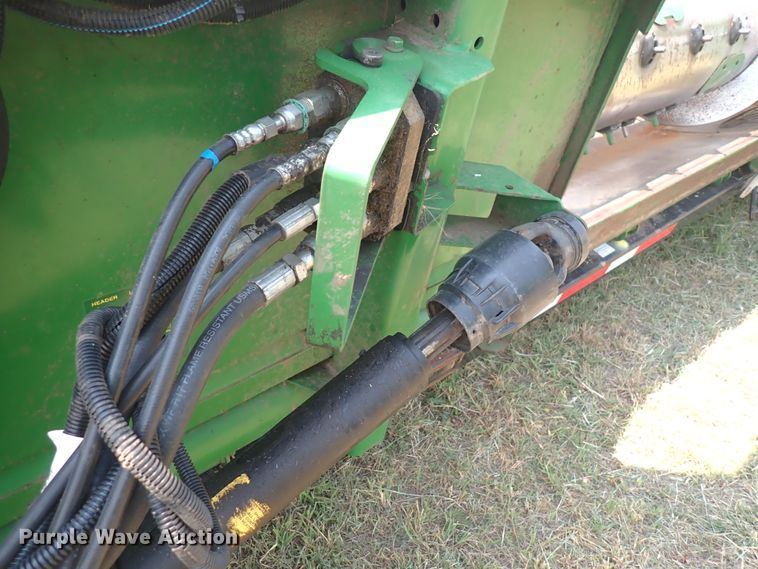 image for item DN1898 2004 John Deere 625F  HydraFlex flex head