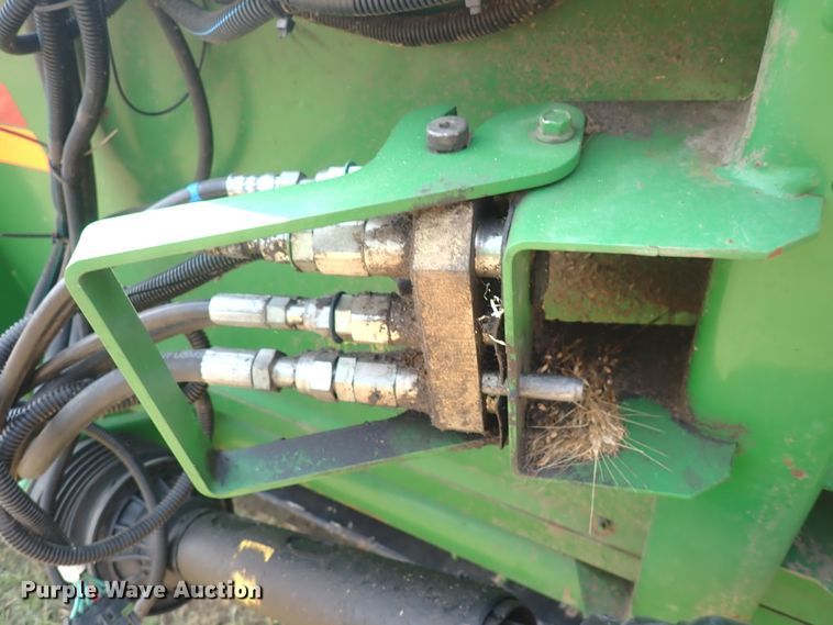 image for item DN1898 2004 John Deere 625F  HydraFlex flex head