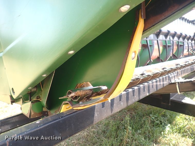 image for item DN1898 2004 John Deere 625F  HydraFlex flex head