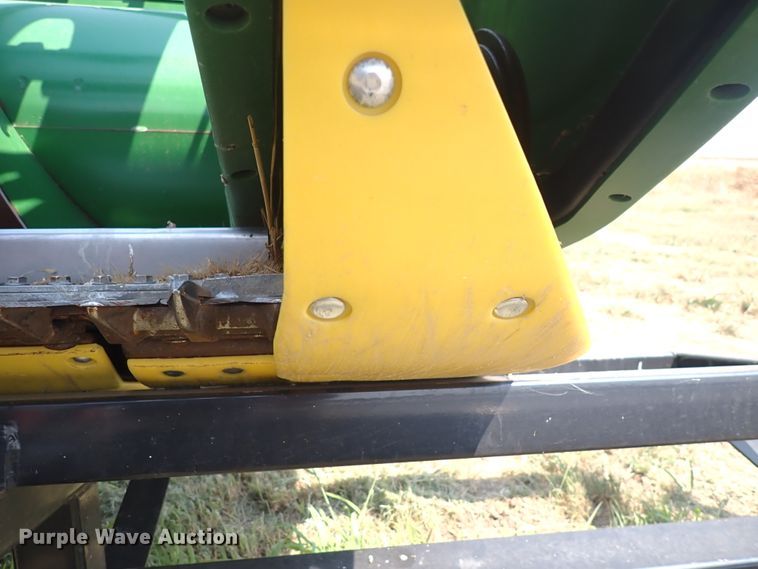 image for item DN1898 2004 John Deere 625F  HydraFlex flex head