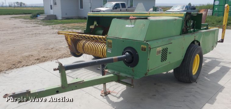 image for item HU9266 1986 John Deere 467  small square baler