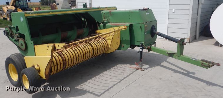image for item HU9266 1986 John Deere 467  small square baler