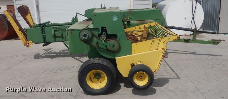 image for item HU9266 1986 John Deere 467  small square baler
