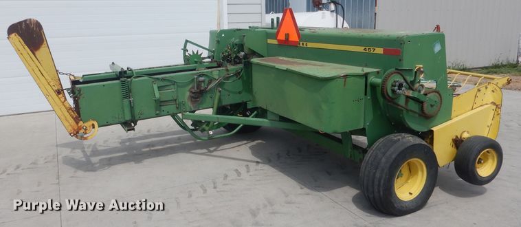 image for item HU9266 1986 John Deere 467  small square baler