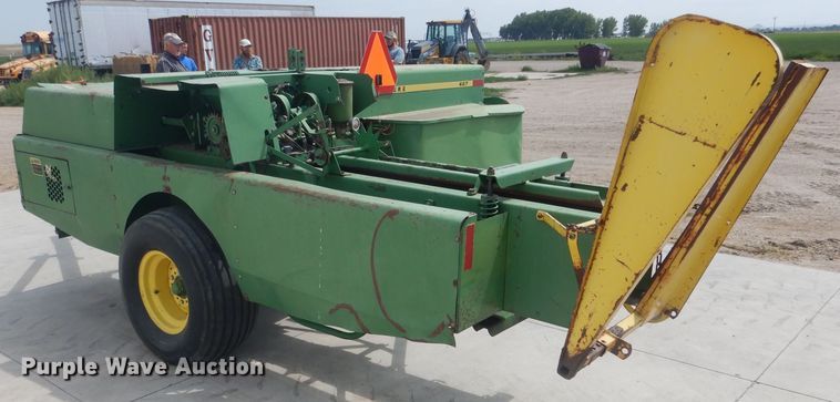 image for item HU9266 1986 John Deere 467  small square baler