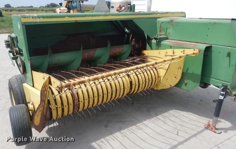 image for item HU9266 1986 John Deere 467  small square baler