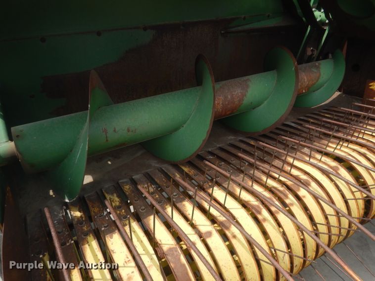 image for item HU9266 1986 John Deere 467  small square baler