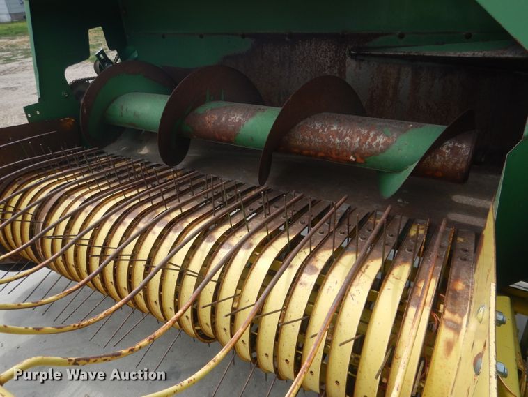 image for item HU9266 1986 John Deere 467  small square baler