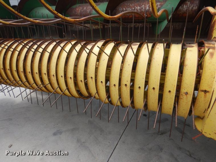 image for item HU9266 1986 John Deere 467  small square baler