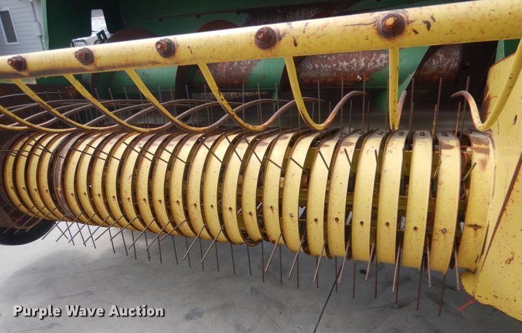 image for item HU9266 1986 John Deere 467  small square baler