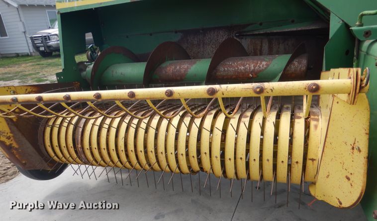 image for item HU9266 1986 John Deere 467  small square baler