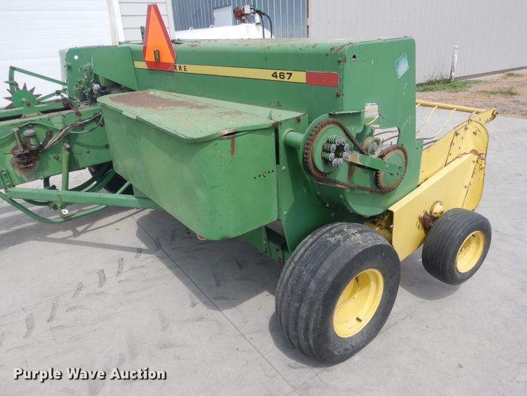 image for item HU9266 1986 John Deere 467  small square baler