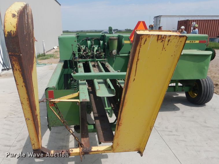 image for item HU9266 1986 John Deere 467  small square baler