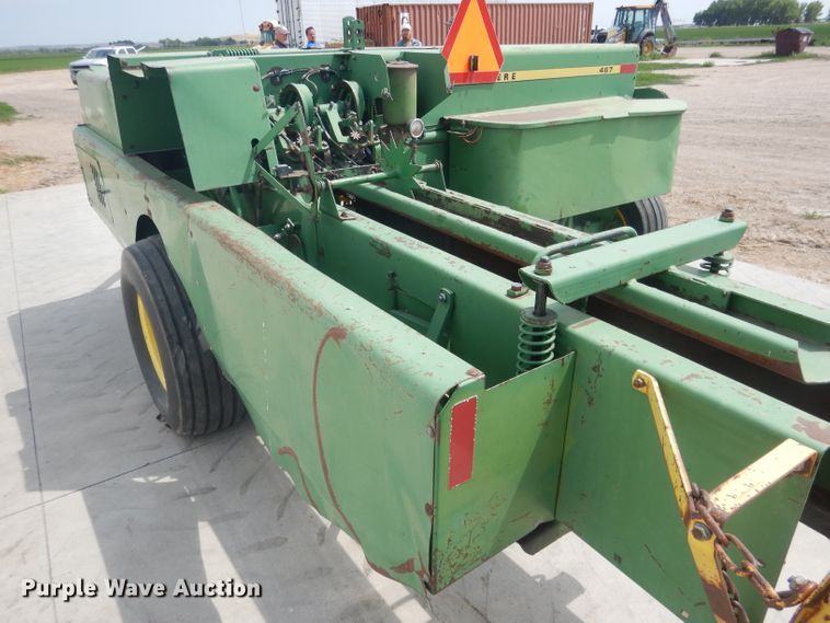 image for item HU9266 1986 John Deere 467  small square baler