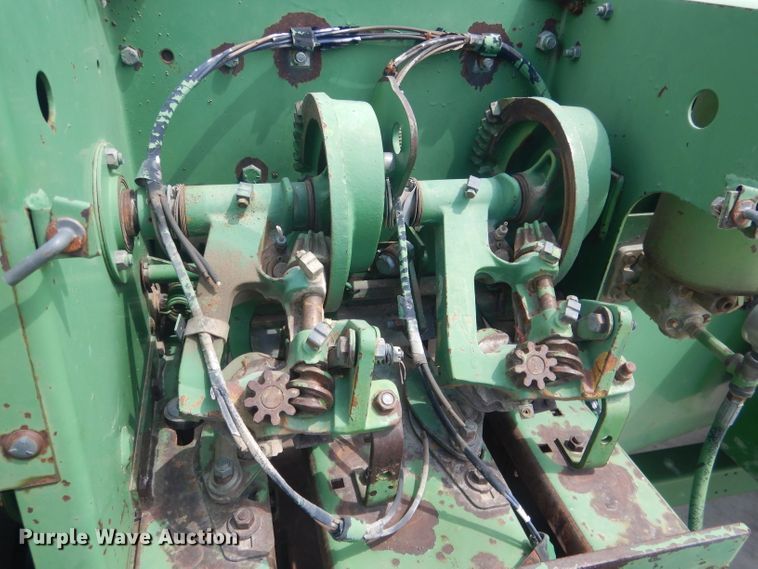 image for item HU9266 1986 John Deere 467  small square baler