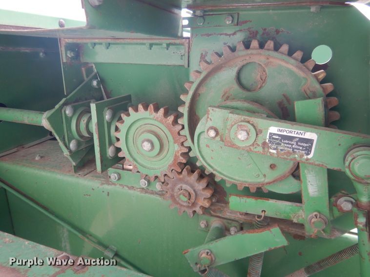 image for item HU9266 1986 John Deere 467  small square baler