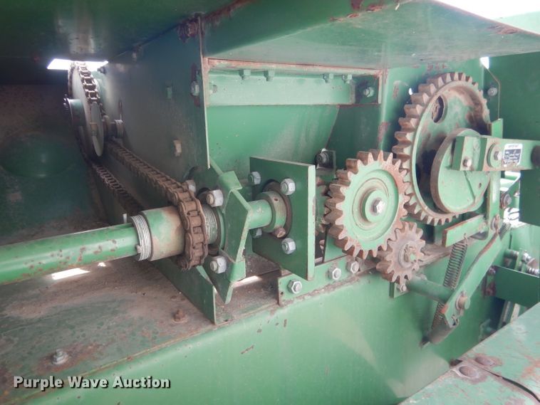 image for item HU9266 1986 John Deere 467  small square baler