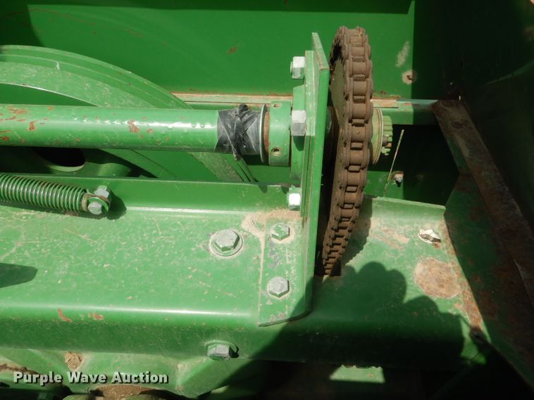 image for item HU9266 1986 John Deere 467  small square baler