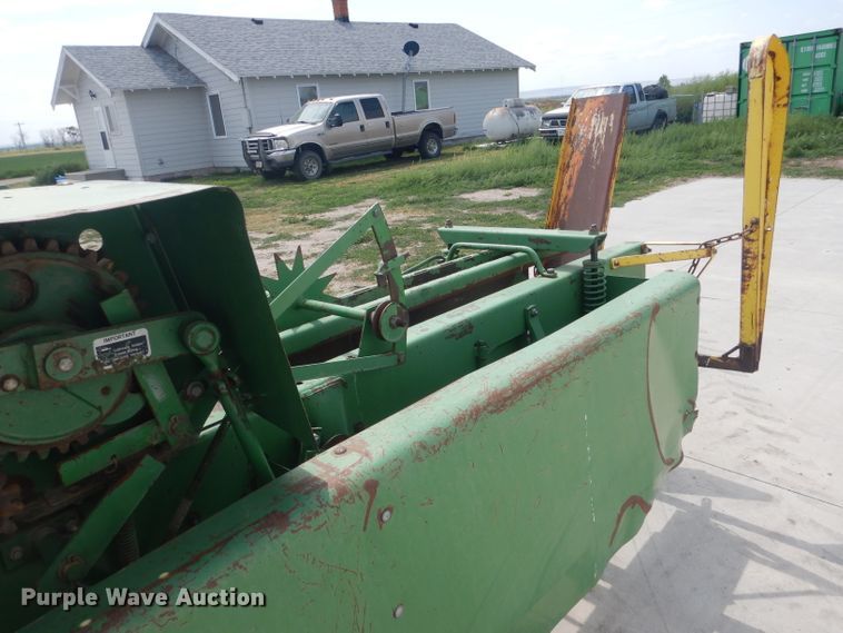 image for item HU9266 1986 John Deere 467  small square baler