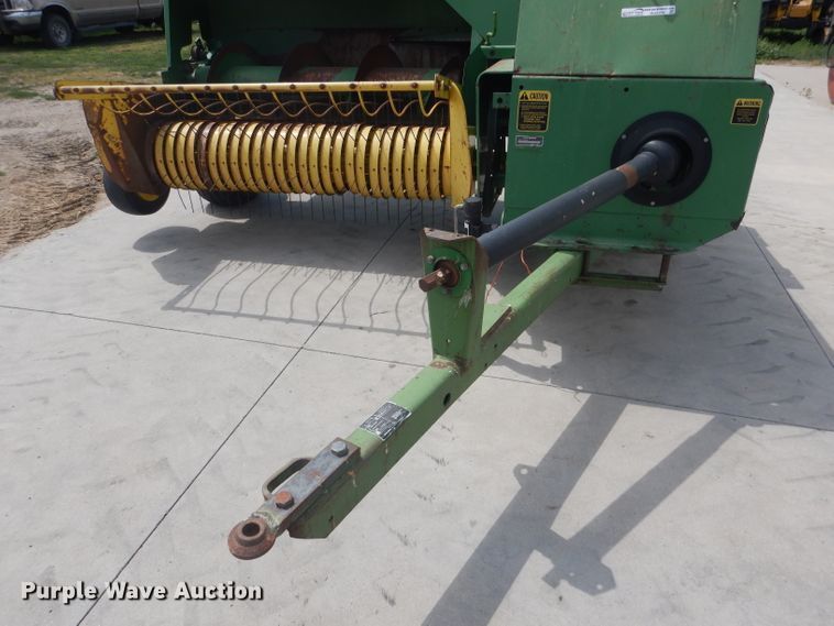 image for item HU9266 1986 John Deere 467  small square baler