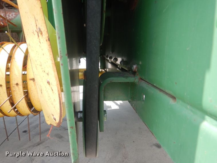 image for item HU9266 1986 John Deere 467  small square baler