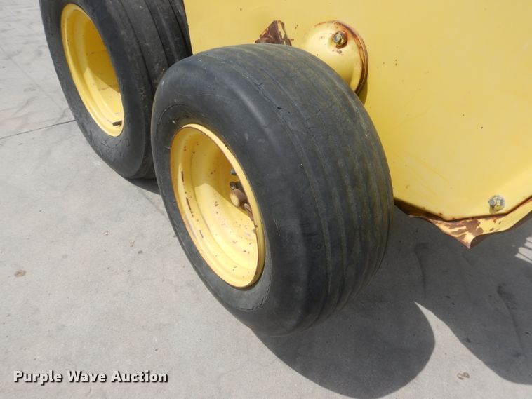 image for item HU9266 1986 John Deere 467  small square baler