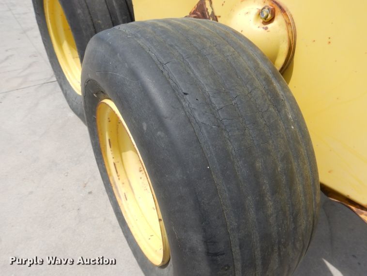 image for item HU9266 1986 John Deere 467  small square baler