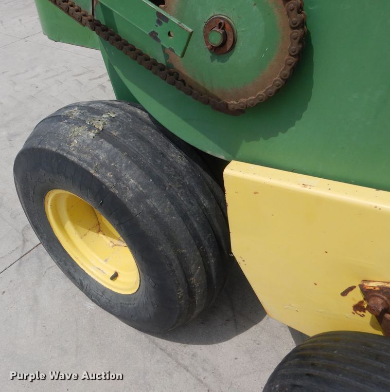 image for item HU9266 1986 John Deere 467  small square baler