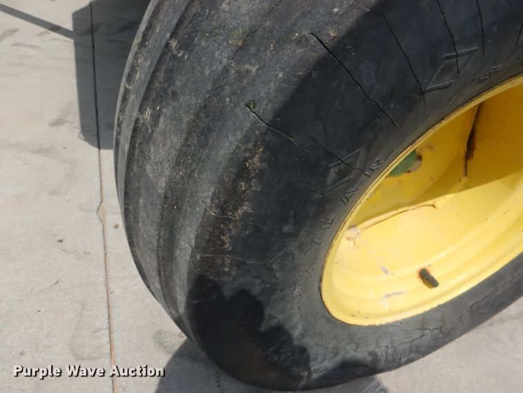 image for item HU9266 1986 John Deere 467  small square baler