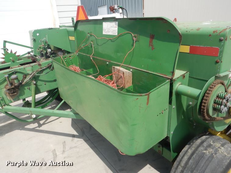 image for item HU9266 1986 John Deere 467  small square baler