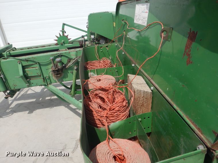 image for item HU9266 1986 John Deere 467  small square baler