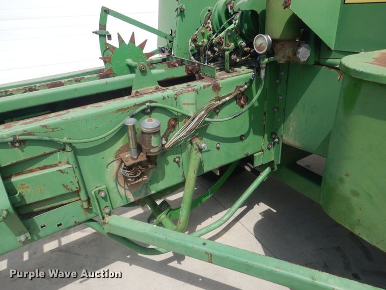 image for item HU9266 1986 John Deere 467  small square baler