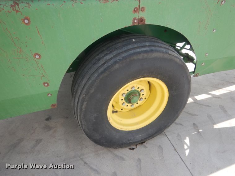 image for item HU9266 1986 John Deere 467  small square baler