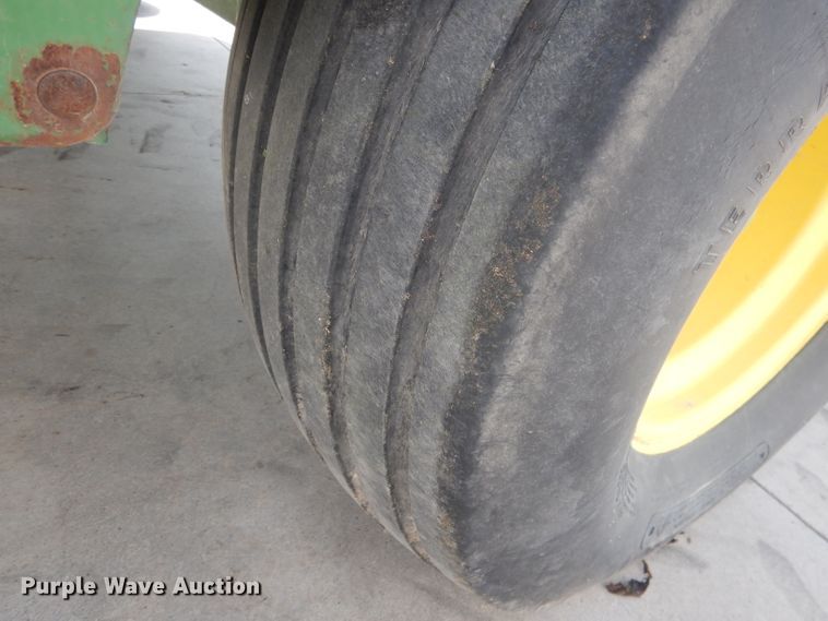 image for item HU9266 1986 John Deere 467  small square baler